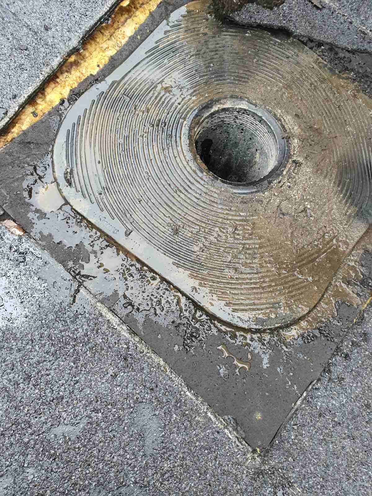 Полагане на хидроизолация при ремонт на покрив на магазин от голяма хранителна верига, Хидростоп